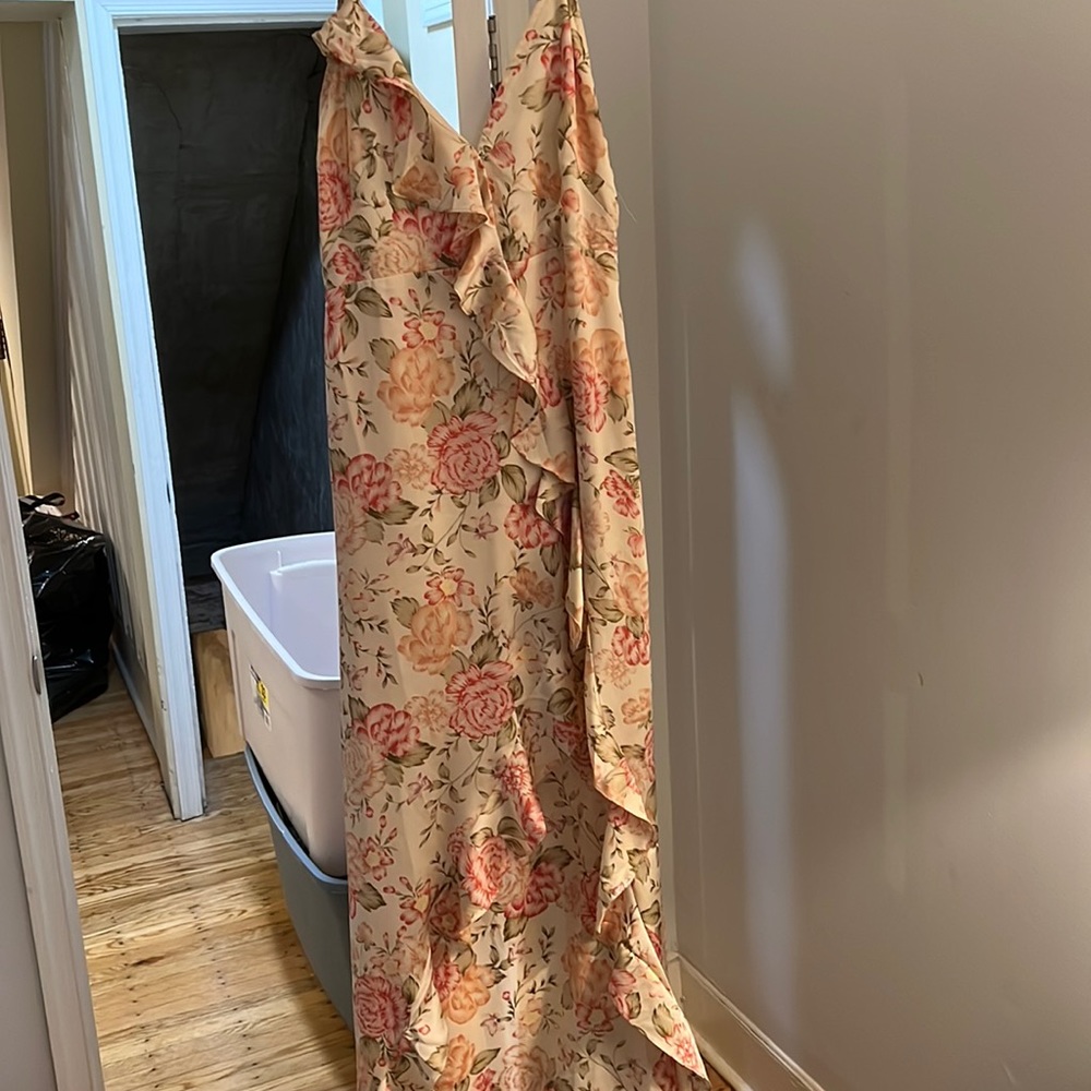Cute maxi dress with slit